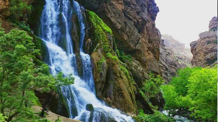 VIDEO: Chekan Waterfall in Aligudarz
