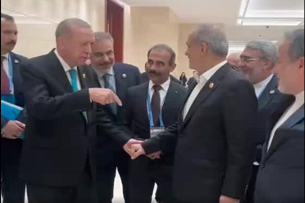 Pezeşkiyan ile Erdoğan’ın Çin’deki samimi görüşmesinden görüntüler Pezeşkiyan ile Erdoğan’ın Çin’deki samimi görüşmesinden görüntüler