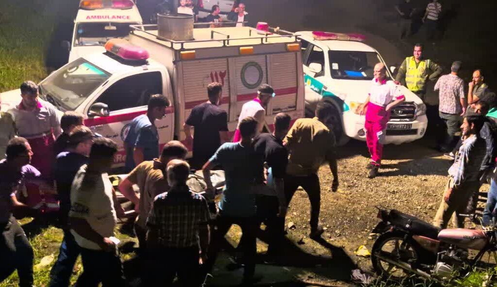 سقوط خودرو به دره در جاده جواهردشت چابکسر؛ ۲ نفر جان باختند