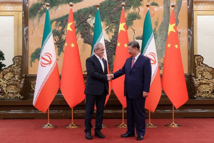 Iranski in kitajski predsednik obljubljata polno izvajanje 25-letnega sporazuma o sodelovanju