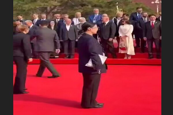 Pezeşkiyan ve Aliyev arasında samimi görüşme Pezeşkiyan ve Aliyev arasında samimi görüşme