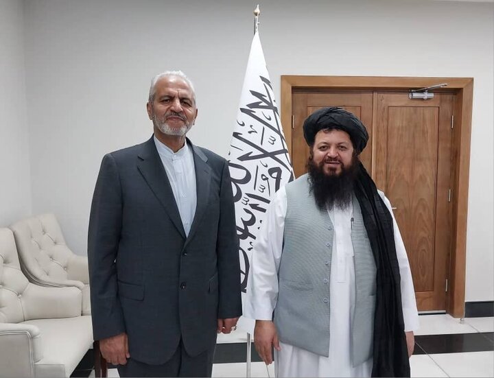 رئيس البعثة الإيرانية لدى افغانستان يجري مباحثات مع مسؤولين بالهيئة الحاكمة في هذا البلد