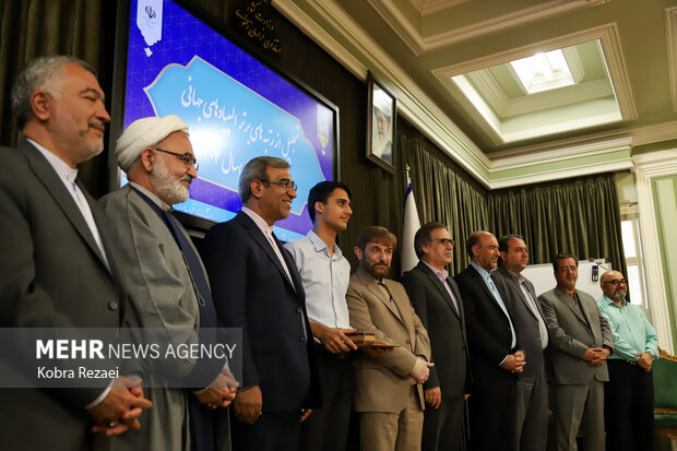 تقدیر از برگزیدگان کنکور و مدال‌آوران المپیادهای جهانی در خراسان رضوی