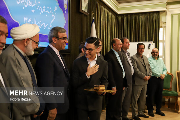 تقدیر از برگزیدگان کنکور و مدال‌آوران المپیادهای جهانی در خراسان رضوی