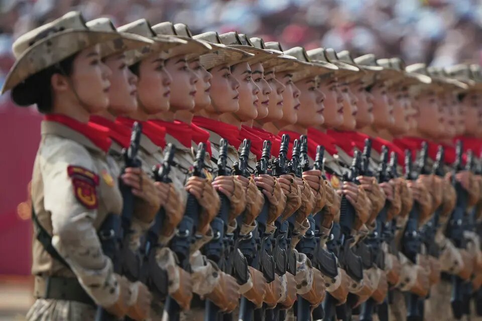 رژه «روز پیروزی»؛ از پیادهنظام بینقص تا قطعه پا و سان به سبک شی+فیلم