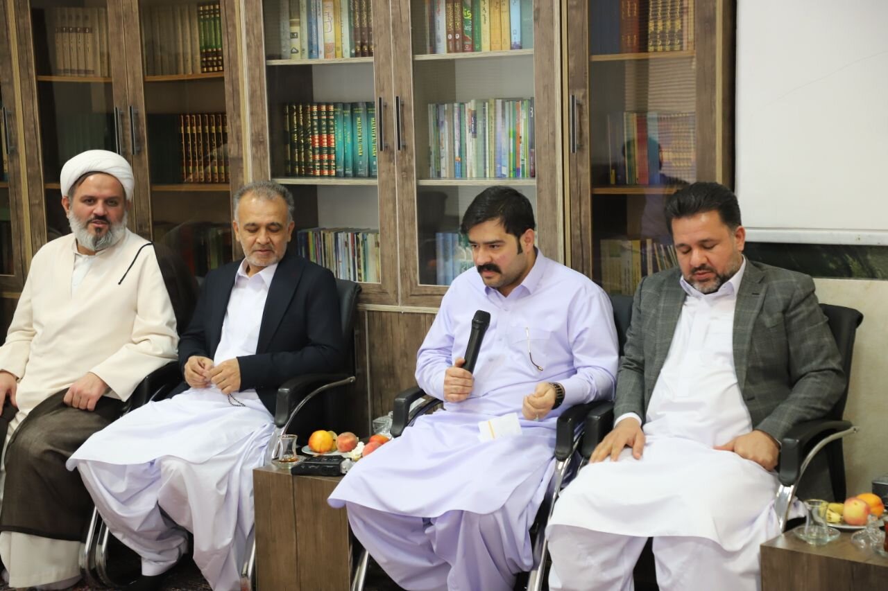 دیدار صمیمانه سران طوایف سیستان و بلوچستان با نماینده ولی فقیه استان
