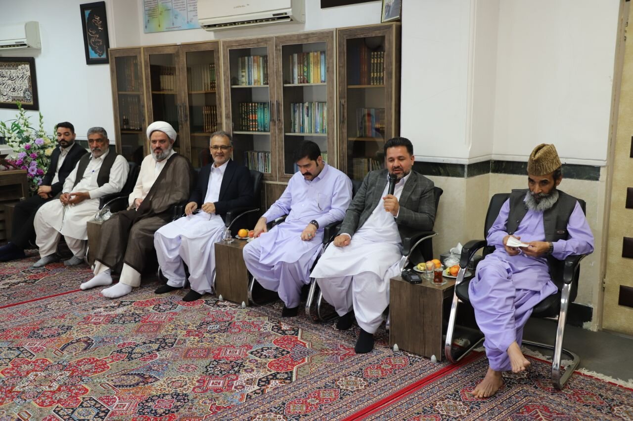 دیدار صمیمانه سران طوایف سیستان و بلوچستان با نماینده ولی فقیه استان