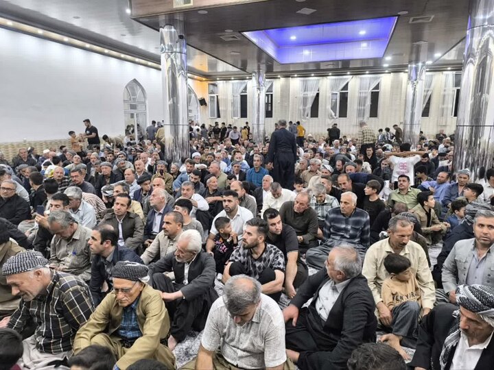 طنین دف و سرود عشق در بانه؛ آئین باشکوه مولودی‌خوانی در میلاد پیامبر