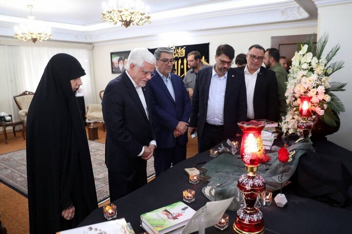 عارف با خانواده فرماندهان و دانشمندان شهید در جنگ 12 روزه دیدار کرد