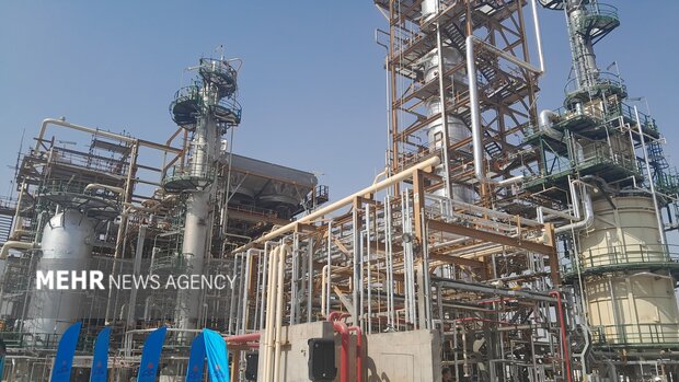واحد تصفیه نفت سفید (KHT) در اصفهان افتتاح شد واحد تصفیه نفت سفید (KHT) در اصفهان افتتاح شد