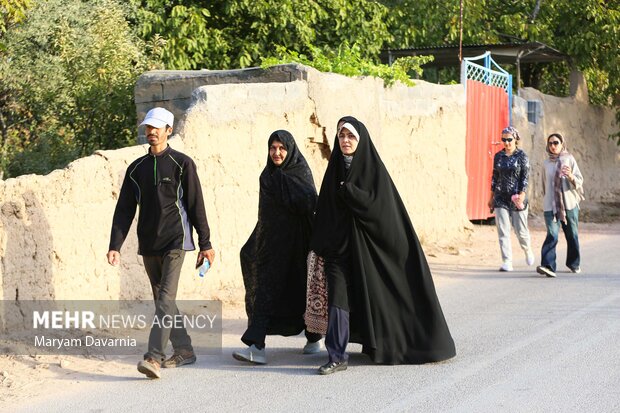پیاده روی خانوادگی در بجنورد