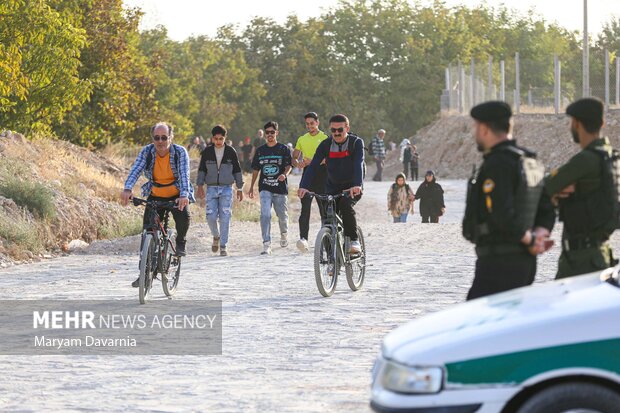 پیاده روی خانوادگی در بجنورد