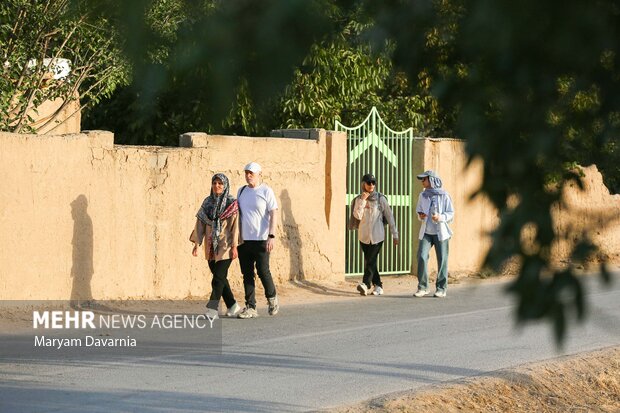پیاده روی خانوادگی در بجنورد