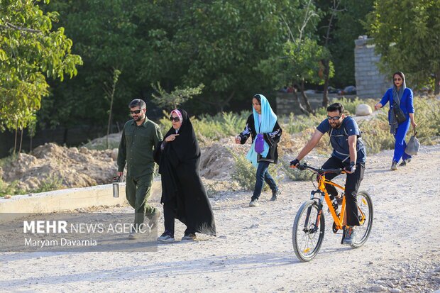 پیاده روی خانوادگی در بجنورد