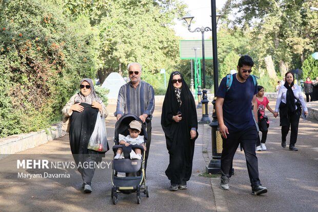 پیاده روی خانوادگی در بجنورد
