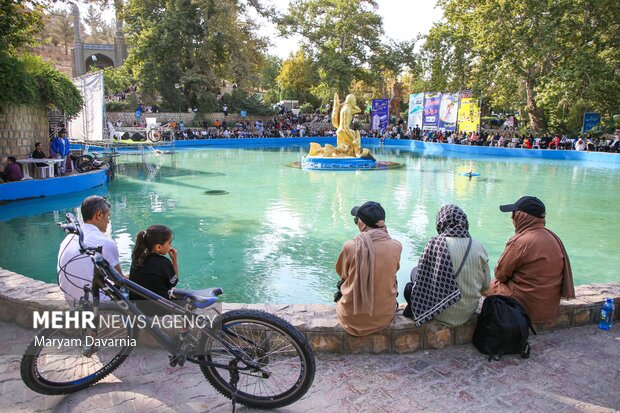 پیاده روی خانوادگی در بجنورد