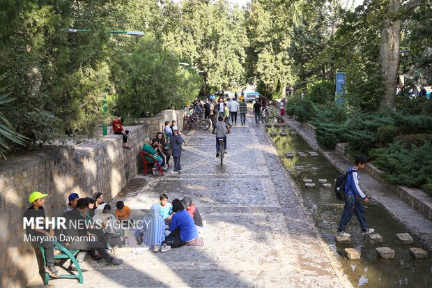 پیاده روی خانوادگی در بجنورد