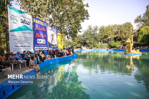 پیاده روی خانوادگی در بجنورد