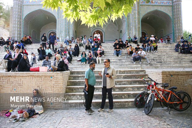 پیاده روی خانوادگی در بجنورد