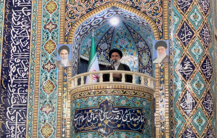 همه باید در مقابل دشمن یکصدا باشیم همه باید در مقابل دشمن یکصدا باشیم