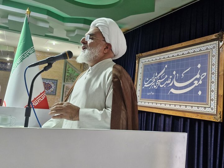 عزت و اقتدار ملی برابر دشمنان در گرو تکیه بر رهبری است عزت و اقتدار ملی برابر دشمنان در گرو تکیه بر رهبری است