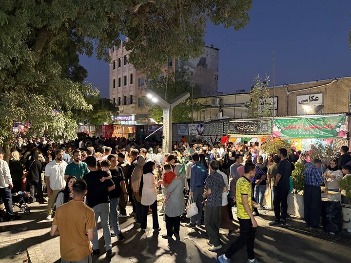 شکوه خدمت گروسیها در میلاد پیامبر رحمت؛ شادی و همدلی در جشن امت احمد شکوه خدمت گروسیها در میلاد پیامبر رحمت؛ شادی و همدلی در جشن امت احمد