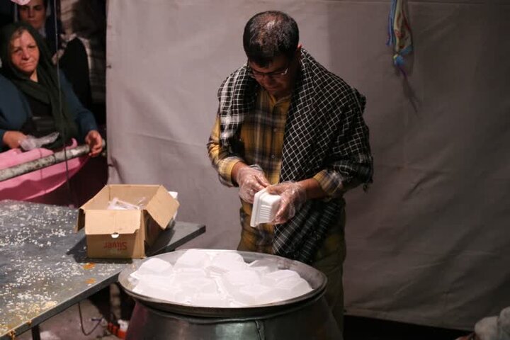 پخت ۵ هزار غذای گرم توسط هیئت اباصالح در جشن بزرگ امت احمد پخت ۵ هزار غذای گرم توسط هیئت اباصالح در جشن بزرگ امت احمد