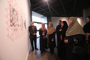 بازدید جمعی از زنان کابینه دولت از نمایشگاه «به گزارش زنان»