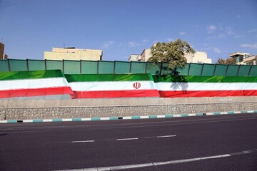 دیوار صوتی بزرگراه کردستان با نقش پرچم ایران جان گرفت