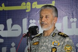 الأدميرال سياري: استقرار وتماسك الشعب الإيراني هو أعظم ضمان للأمن القومي