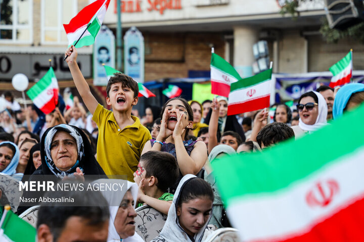 موکب به عشق احمد(ص)از شیراز تا سنندج؛ شیعه و سنی دل در گرو پیامبر رحمت