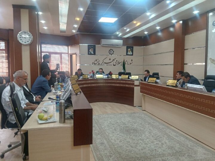 وقتی چهار صندلی خالی، قفل بر درهای شورای شهر کرمانشاه زدند!