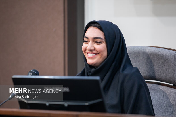 آیین اعطای مدال به دانشمند جوان