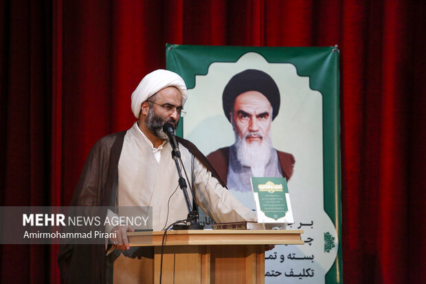 آیین رونمایی و آغاز برپایی جلسات درس اخلاق در مساجد استان قم