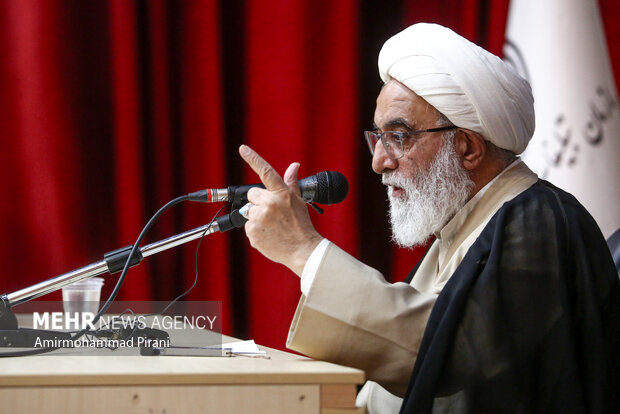 آیین رونمایی و آغاز برپایی جلسات درس اخلاق در مساجد استان قم