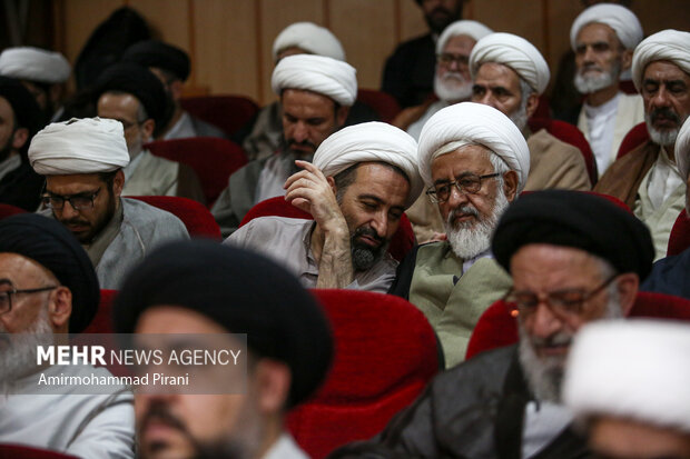 آیین رونمایی و آغاز برپایی جلسات درس اخلاق در مساجد استان قم