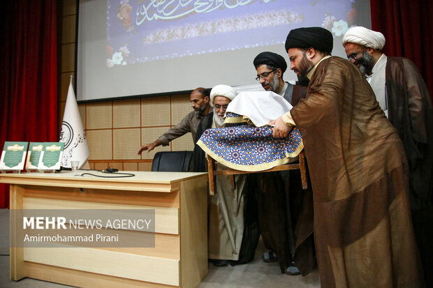 آیین رونمایی و آغاز برپایی جلسات درس اخلاق در مساجد استان قم