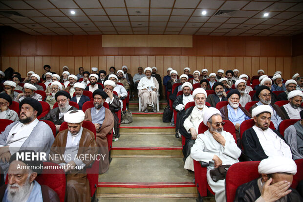 آیین رونمایی و آغاز برپایی جلسات درس اخلاق در مساجد استان قم