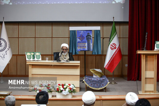 آیین رونمایی و آغاز برپایی جلسات درس اخلاق در مساجد استان قم