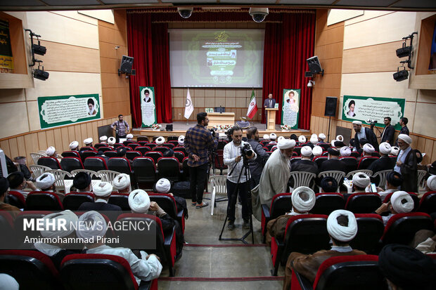 آیین رونمایی و آغاز برپایی جلسات درس اخلاق در مساجد استان قم