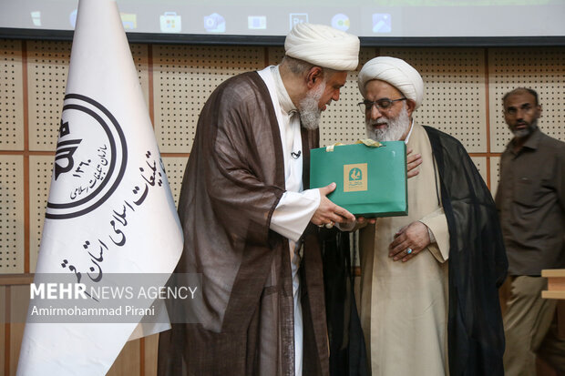 آیین رونمایی و آغاز برپایی جلسات درس اخلاق در مساجد استان قم