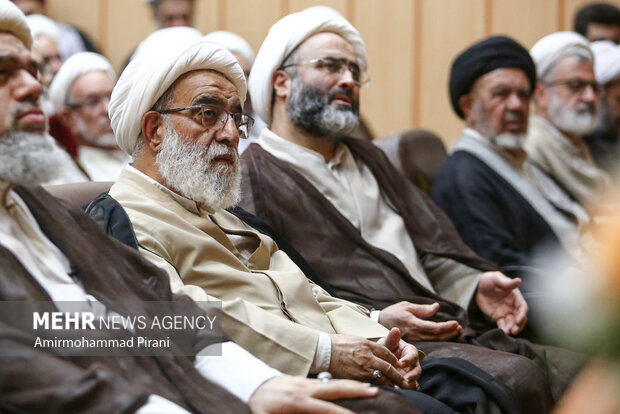 آیین رونمایی و آغاز برپایی جلسات درس اخلاق در مساجد استان قم