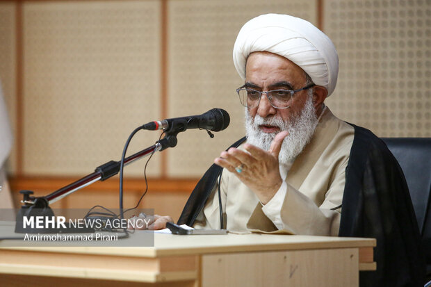 آیین رونمایی و آغاز برپایی جلسات درس اخلاق در مساجد استان قم