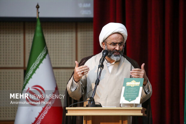 آیین رونمایی و آغاز برپایی جلسات درس اخلاق در مساجد استان قم