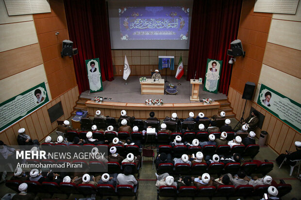 آیین رونمایی و آغاز برپایی جلسات درس اخلاق در مساجد استان قم