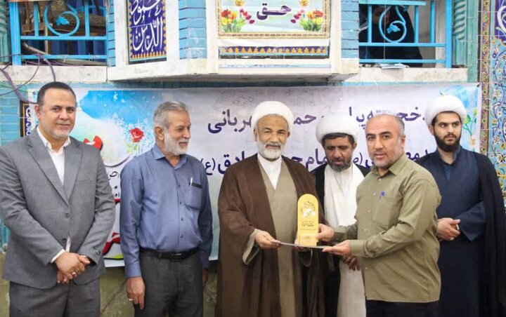 فعالان طرح «نهضت زندگی با آیهها» در دشتستان تجلیل شدند فعالان طرح «نهضت زندگی با آیهها» در دشتستان تجلیل شدند