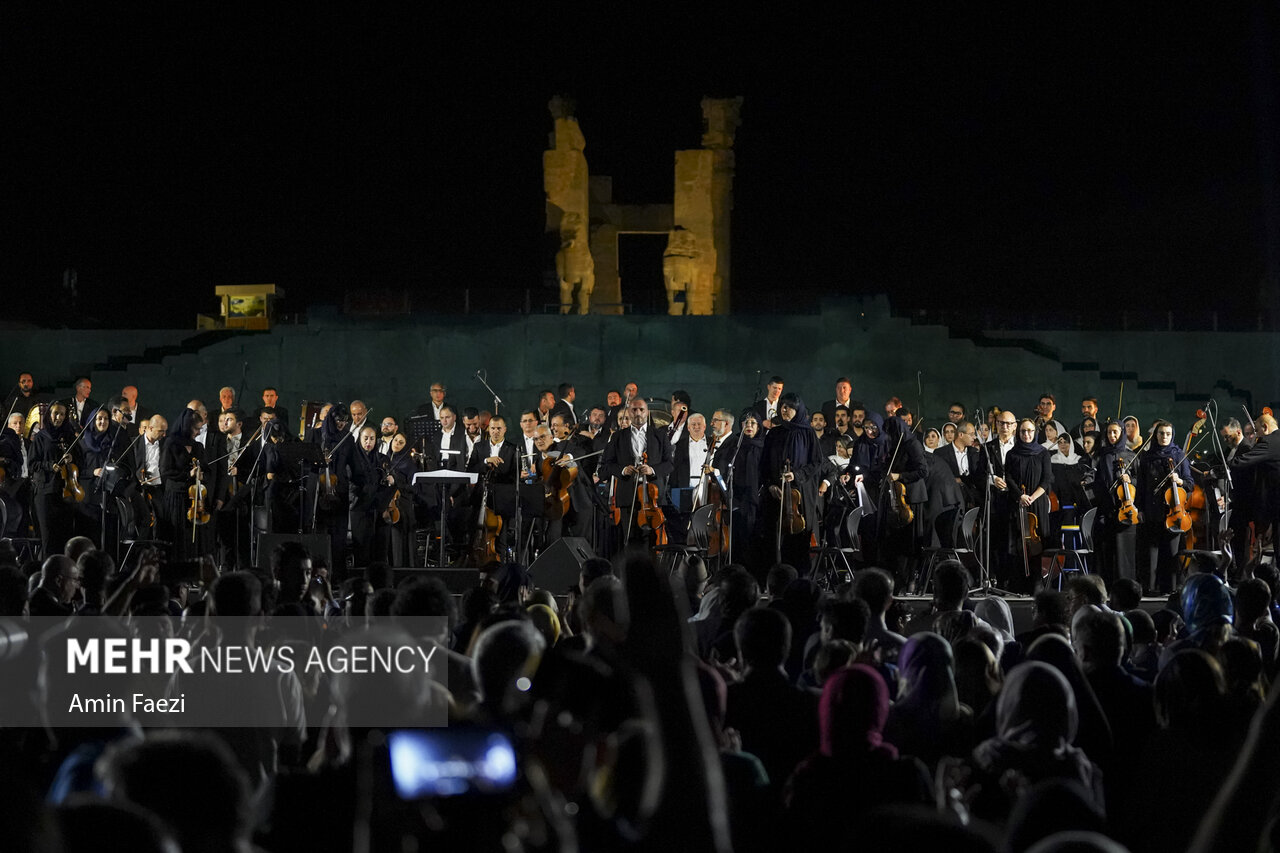 جشن سالگرد تاسیس ارکستر ارمنستانی در تختجمشید؛ همه برای ایران خواندند