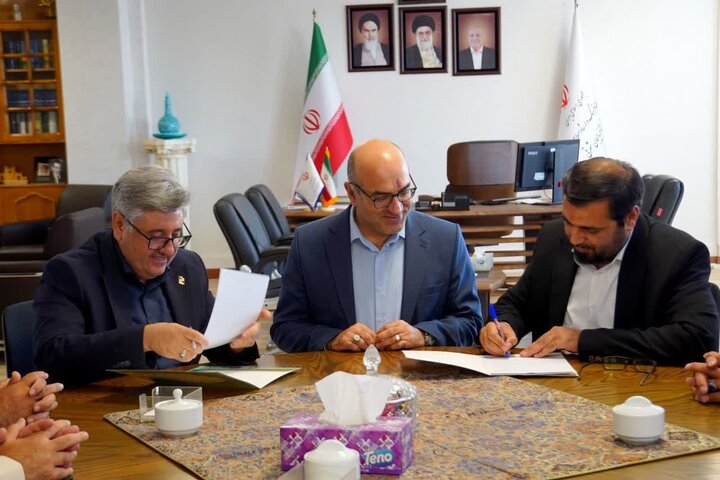 امضای تفاهمنامه همکاری فرهنگی و هنری بین کردستان و آذربایجان شرقی امضای تفاهمنامه همکاری فرهنگی و هنری بین کردستان و آذربایجان شرقی