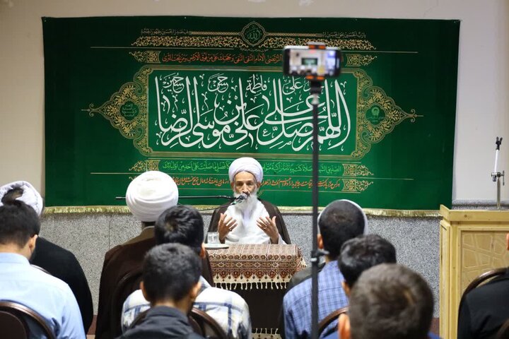 حوزههای علمیه باید علمی و با بصیرت انقلابی باشند؛ ضرورت وحدت امت حوزههای علمیه باید علمی و با بصیرت انقلابی باشند؛ ضرورت وحدت امت