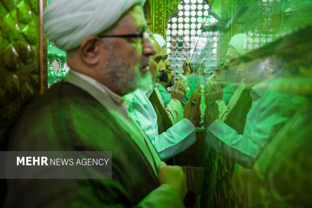 آئین غبارروبی حرم شاهچراغ(ع) به مناسبت هفته وحدت